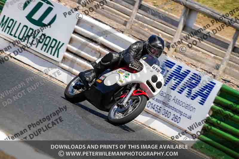 Vintage motorcycle club;eventdigitalimages;mallory park;mallory park trackday photographs;no limits trackdays;peter wileman photography;trackday digital images;trackday photos;vmcc festival 1000 bikes photographs